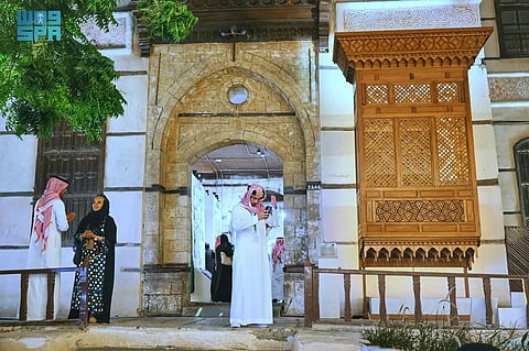 "بيت نصيف" في جدة التاريخية يلهم الأجيال بعراقة التراث في يوم التأسيس