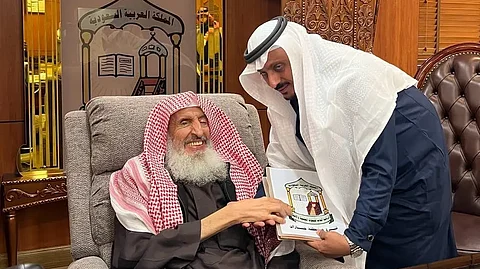 المفتي العام ونائبه يتسلّمان تقريرًا عن جهود فرع الإفتاء بجازان لعام 2023