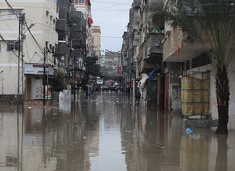 أحد شوارع مدينة غزة وقد غمرته مياه الأمطار