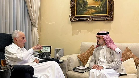 نائب أمير مكة يزور "خالد الفيصل" للاطمئنان عليه بعد مغادرته المستشفى