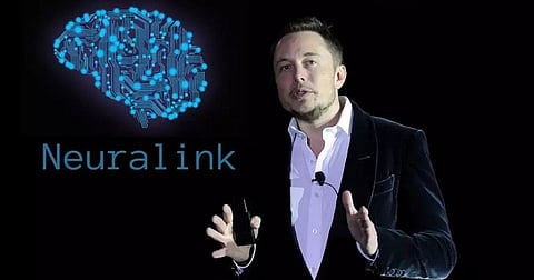 فكّر وحرّك "الفأرة".. تعافي أول إنسان خضع لزراعة "شريحة ماسك الدماغية"!