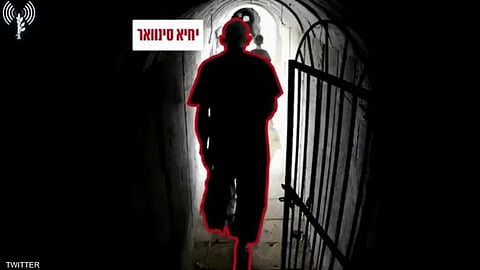 الفيديو يظهر فيه شخص من الخلف قالت إسرائيل إنه السنوار