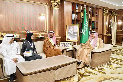 أمير جازان يحتفي بالطالبة "غلا المعبدي" لحصدها المركز الثاني في "تايسف" الدولي