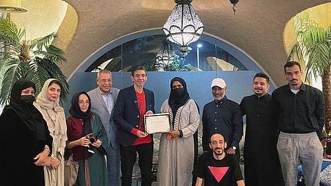 "صالون المهرة" في جدة يطوف في رحلة مع فنتازيا الأدب باستضافة الروائي "طارق إمام"