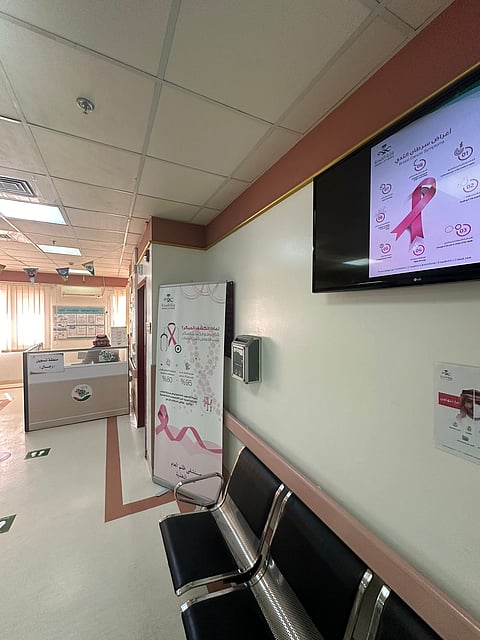 "مستشفى ظلم" يكثّف التوعية عن أمراض السرطان ويؤكد: فرص الشفاء تزيد مع الكشف المبكر