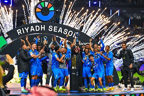 تركي آل الشيخ يشارك الهلاليين فرحتهم أمام النصر.. و"المملكة آرينا" يدخل موسوعة جينيس.. وغضب كبير على "رونالدو"