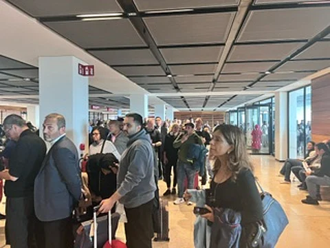 بالصور.. معرض برلين السياحي يصيب مطار العاصمة الألمانية بالشلل التام.. والانتظار يتعدى الـ 7 ساعات