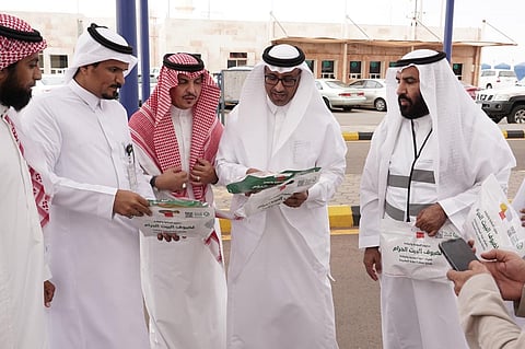 "التنمية الاجتماعية" بوادي فاطمة ينظم مبادرة لتوزيع وجبات الإفطار للمعتمرين