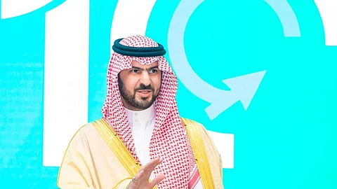 الأمير سعود بن بندر بن عبد العزيز نائب أمير المنطقة الشرقية