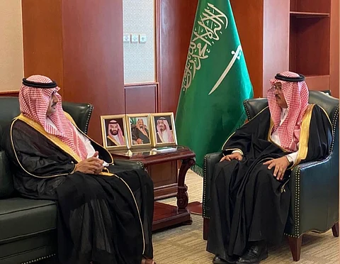 محافظ المجمعة يستقبل مدير الجامعة ويبحثان تعزيز العمل المشترك