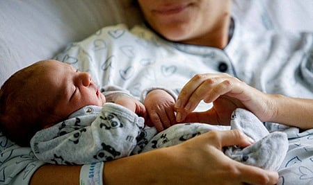 أعلى أم أقل حماية ضد الحساسية؟.. دراسة: حقيقة غريبة عن الأطفال المولودين خلال إغلاق "كورونا"