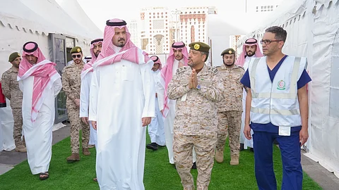 يخدم زوار المسجد النبوي.. أمير المدينة يزور المركز الطبي الموسمي التابع لمستشفى الأمير سلطان للقوات المسلحة