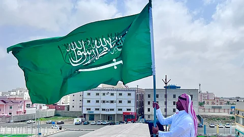 مستهدفة أكثر من 220 ألف طالب وطالبة.. "تعليم جازان" يختتم فعاليات "يوم العلم"