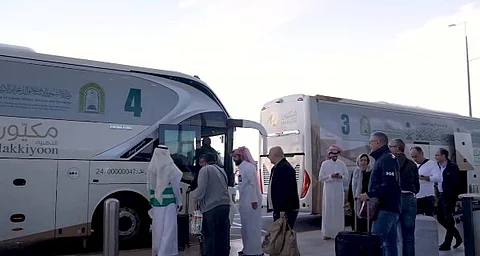 الدفعة الرابعة لضيوف برنامج خادم الحرمين تزور مقبرة الشهداء وجبل الرماة