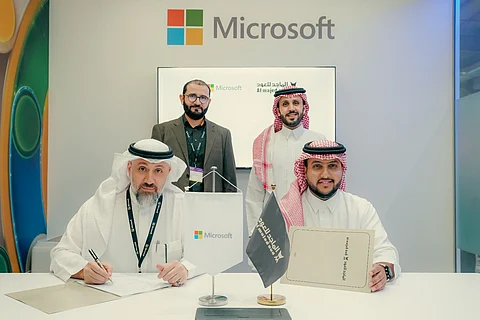 لتعزيز وتطوير قدراتها الرقمية والتقنية.. شراكةٌ بين "الماجد للعود" و"مايكروسوفت"