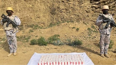 "حرس الحدود" يحبط تهريب 21450 قرصًا خاضعًا لتنظيم التداول الطبي بجازان