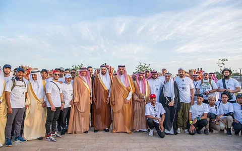 أمير المدينة المنورة يدشّن أولى رحلات "مسار بدر" السياحي
