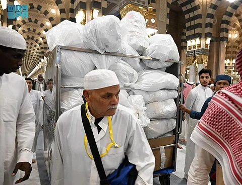 بعد الإفطار.. رفع أكثر من 3000 سفرة إفطار يوميًا في المسجد النبوي