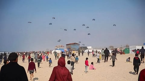 إنزال مساعدات إنسانية على غزة