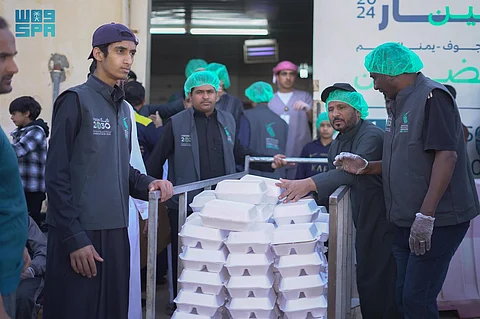 "يمناكم".. 67 متطوعًا يشاركون بمبادرة تفطير أكثر من 1400 صائم بالجوف
