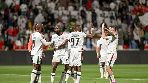 فرحة لاعبي الاتفاق بتسجيل هدف في مرمى أبها