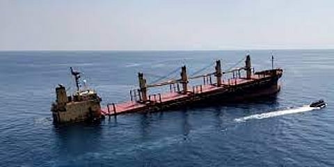 "بلومبرغ": الحوثيون يتعهدون لروسيا والصين بعدم التعرض لسفنهما