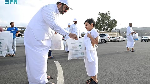 "نيابة الطائف" توزع وجبات الإفطار للصائمين في ميقاتَي قرن المنازل ووادي محرم