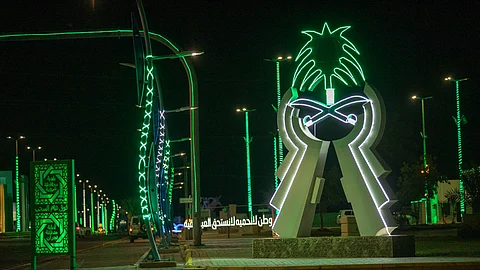 "شرورة" تتزيَّن باللون الأخضر واللافتات الوطنية احتفاءً بيوم العَلَم