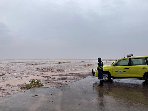 مع استمرار الحالة المطرية.. "الدفاع المدني" يدعو للابتعاد عن الأودية وتجمعات المياه