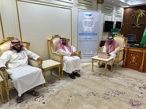 محافظ شرورة يدشن جمعية "عذب " لسقيا الماء بالمساجد ولعابري السبيل والمعتمرين