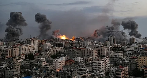 استشهاد "23" فلسطينيًّا في قصف إسرائيلي استهدف خان يونس ودير البلح جنوب قطاع غزة