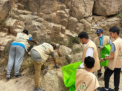 مبادرة لا تترك أثرًا.. نفذها 50 متطوعًا لنظافة وادي الخرار