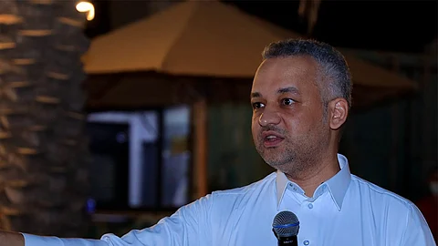 رئيس مجلس إدارة إيلاف الدكتور عادل عزت