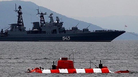 روسيا والصين وإيران تجري مناورات عسكرية في خليج عمان