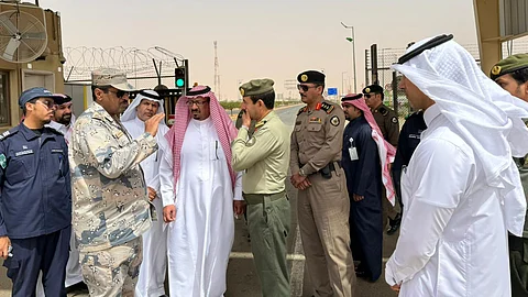 محافظ شرورة موفق العنزي يتفقد منفذ الوديعة الحدودي