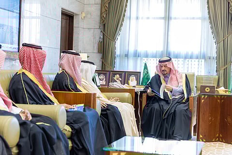 أمير الرياض يستقبل منسوبي جمعية "نقاء" وينوّه بدورها الريادي