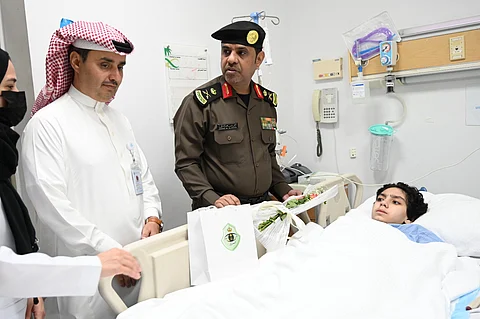 مدير مرور جدة يزور مرضى الحوادث بمجمع الملك عبدالله الطبي بالمحافظة
