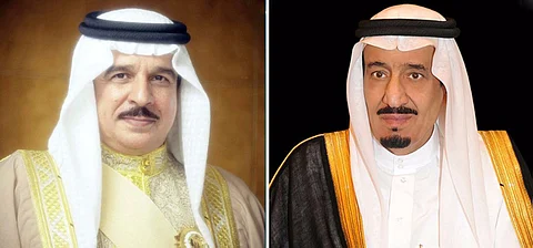 خادم الحرمين الشريفين الملك سلمان بن عبد العزيز آل سعود وملك البحرين الملك حمد بن عيسى آل خليفة -حفظهما الله-