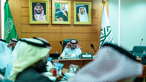 جانب من اجتماع مجلس جامعة الملك خالد