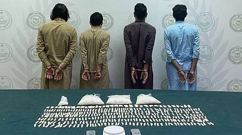 "مكافحة المخدرات" تُطيح بـ4 مقيمين لترويجهم 3.3 كيلوجرام من الشبو بالرياض