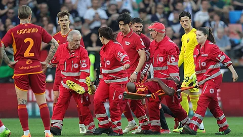 هل مشكلة قلب لاعب روما بسبب اللقاحات؟ عالم إيطالي يجيب