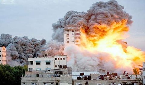 قوات الاحتلال الإسرائيلي تُواصل قصف مناطق واسعة في غزة