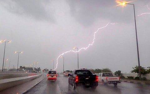 أمطار غزيرة ورياح شديدة السرعة على منطقة جازان