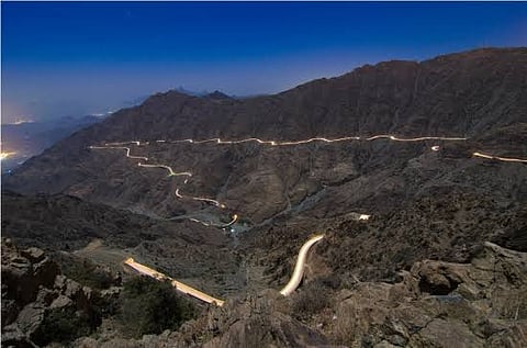 فتح عقبات الباحة وقلوة والأبناء.. وخبير: لم أرَ منذ 35 عاماً كسيول المخواة