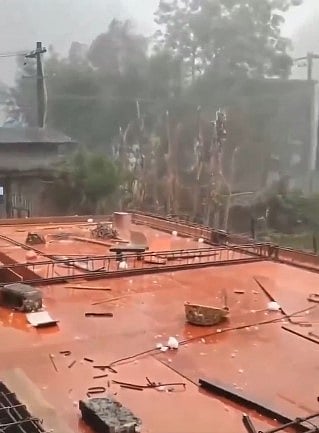 الرصاصة القاتلة.. "المسند" معلقاً على "فيديو لتساقُط البَرَد في الصين": أندر من النادر!