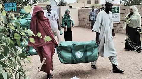 "إغاثي الملك سلمان" يوزع 243 حقيبة إيوائية في ولاية الخرطوم بالسودان