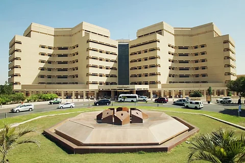 فيروسات قاتلة معدلة جينيًّا.. علاج مبتكر من جامعة "المؤسس" يدمر السرطان