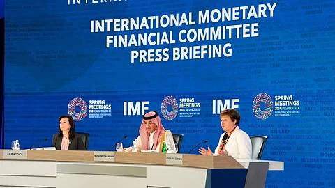 "الجدعان" يعقد مؤتمرًا صحفيًّا لاستعراض نتائج اجتماعات اللجنة الدولية للشؤون النقدية والمالية