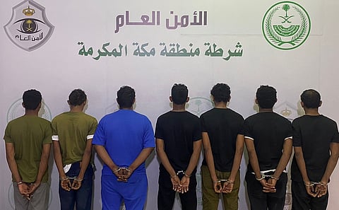 سطو على محالّ تجارية ومركبات مسروقة.. "شرطة جدة" تطيح بـ5 مخالفين ومقيم ومواطن