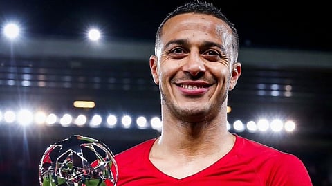 "تياغو ألكانتارا" لاعب وسط ليفربول الإنجليزي